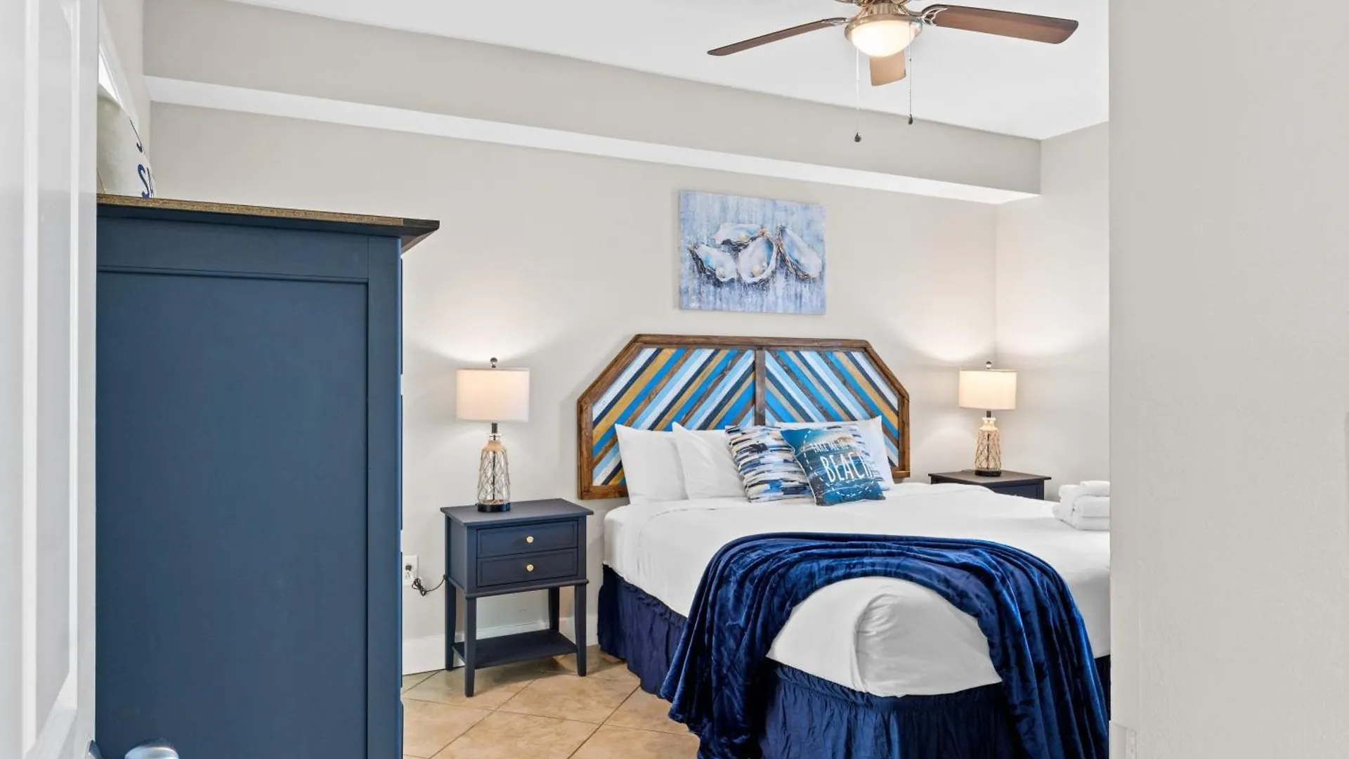 Semesterbostad Majestic Beach Resort #1307-1 By Book That Condo Panama City Beach
