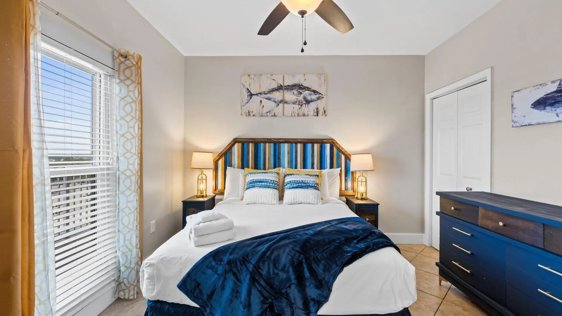 Semesterbostad Majestic Beach Resort #1307-1 By Book That Condo Panama City Beach USA